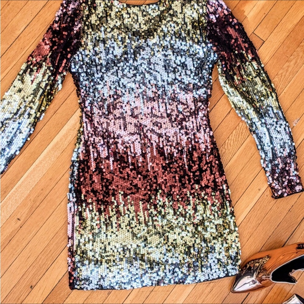 DRESS SIZE SMALL - Picture 3 of 8